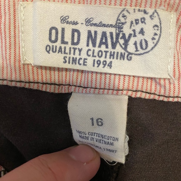 Old Navy twill shorts - Picture 2 of 3